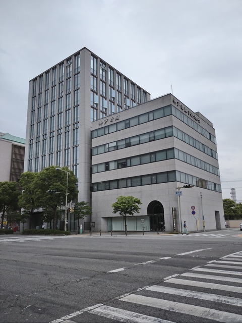 お向かい神戸新聞のビル.JPG